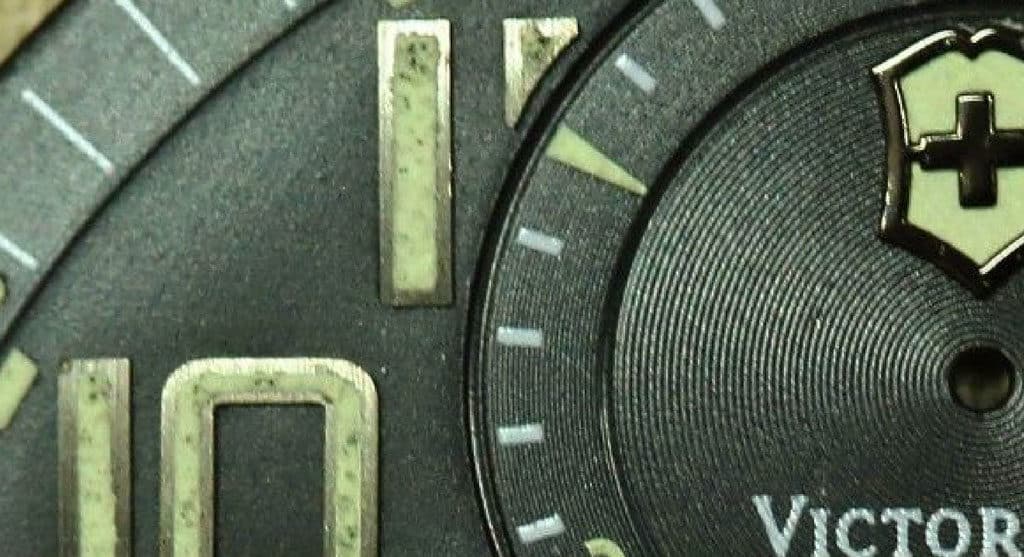 Possible irregular lume on Swiss Army Airboss Mach 6 Power Gauge dial. Photo: Photo: www.ipreferanalogues.com