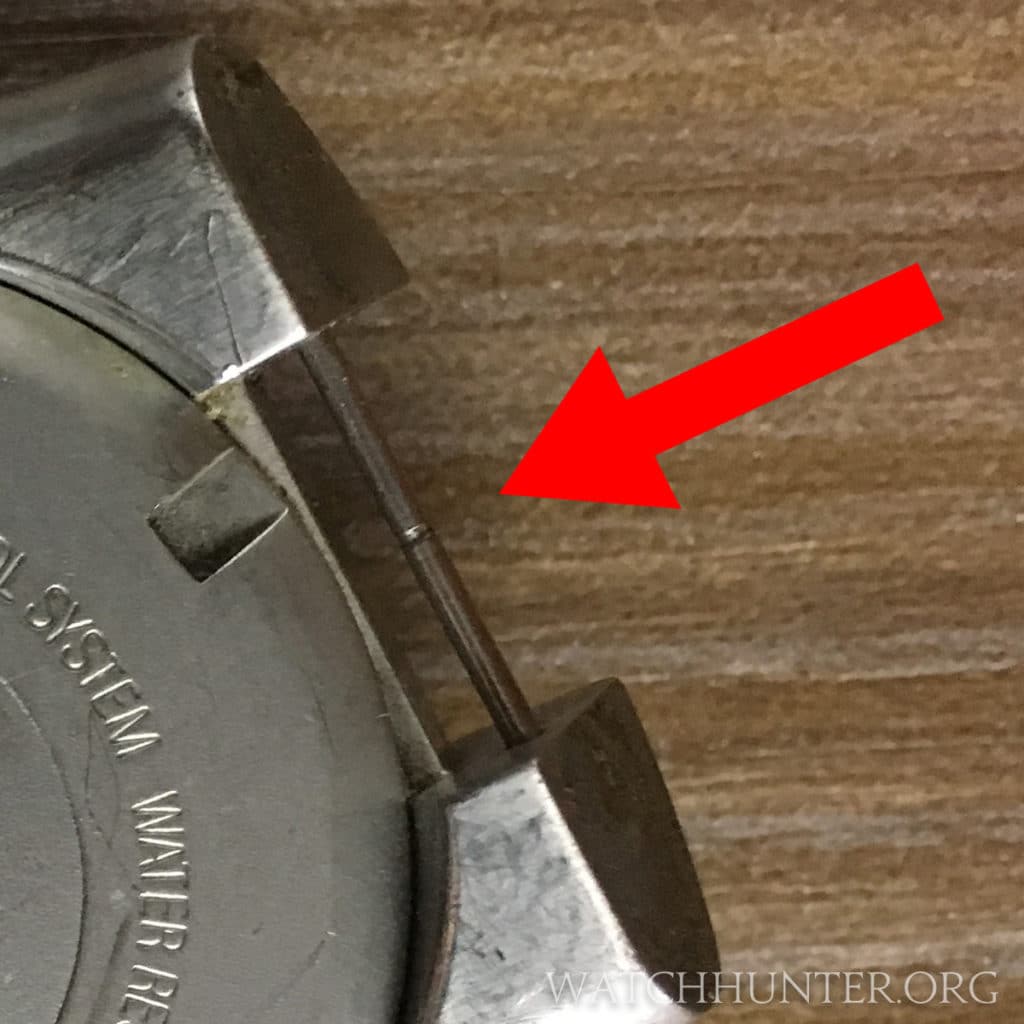 A "friction groove" is present on Swiss Army Hunter watch lug pins.