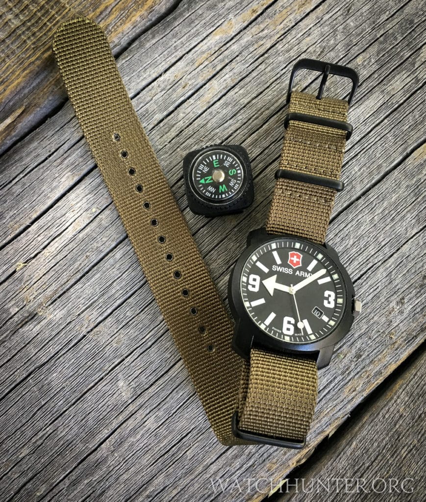 Want to customize the personality of your Victorinox Swiss Army Recon? Just add your favorite 20-22mm strap.