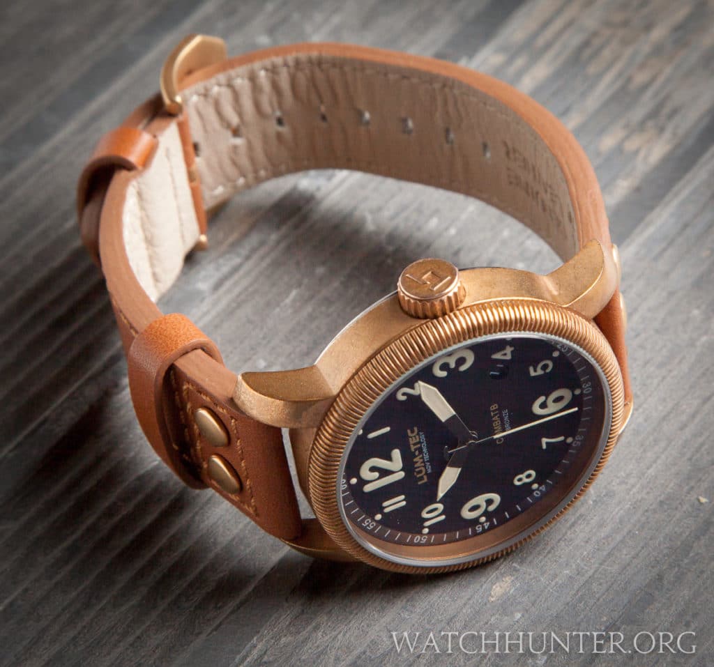 Notice the short lugs that help to make the Lum-Tec Combat B18 Bronze wearable for many wrist sizes.