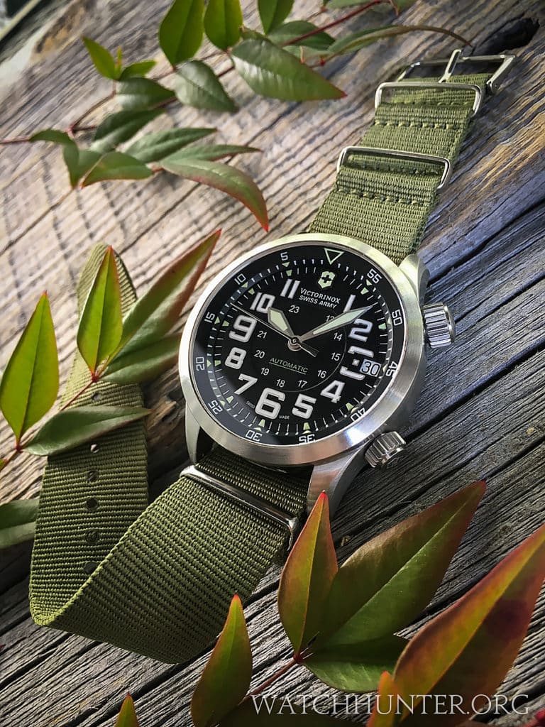 The yellowish-green lume is used as a secondary color on the dial